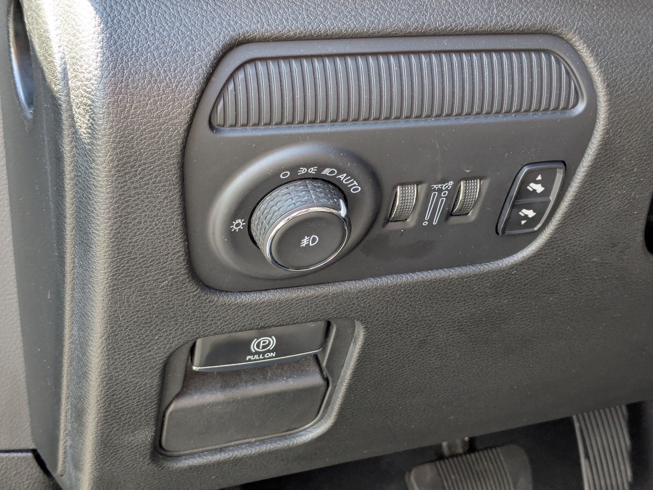 Used 2024 Jeep Wagoneer L Series II RWD image 14