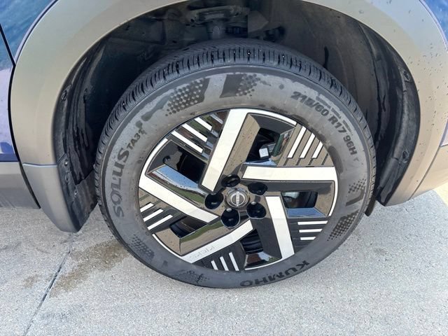 Certified 2025 Nissan Kicks SV FWD image 14