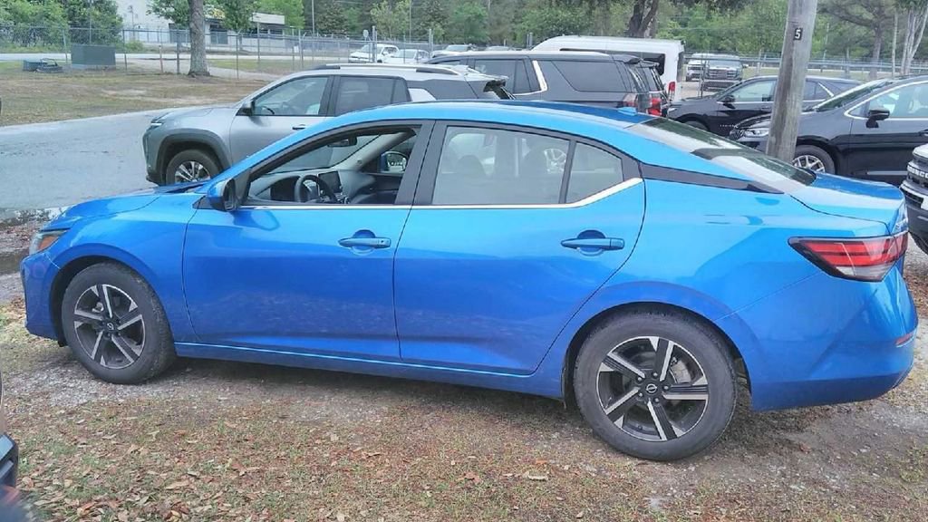 Used 2024 Nissan Sentra SV FWD image 5