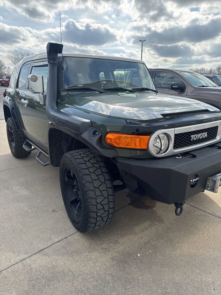 Used 2014 Toyota FJ Cruiser 4WD w/ Upgrade Package image 2