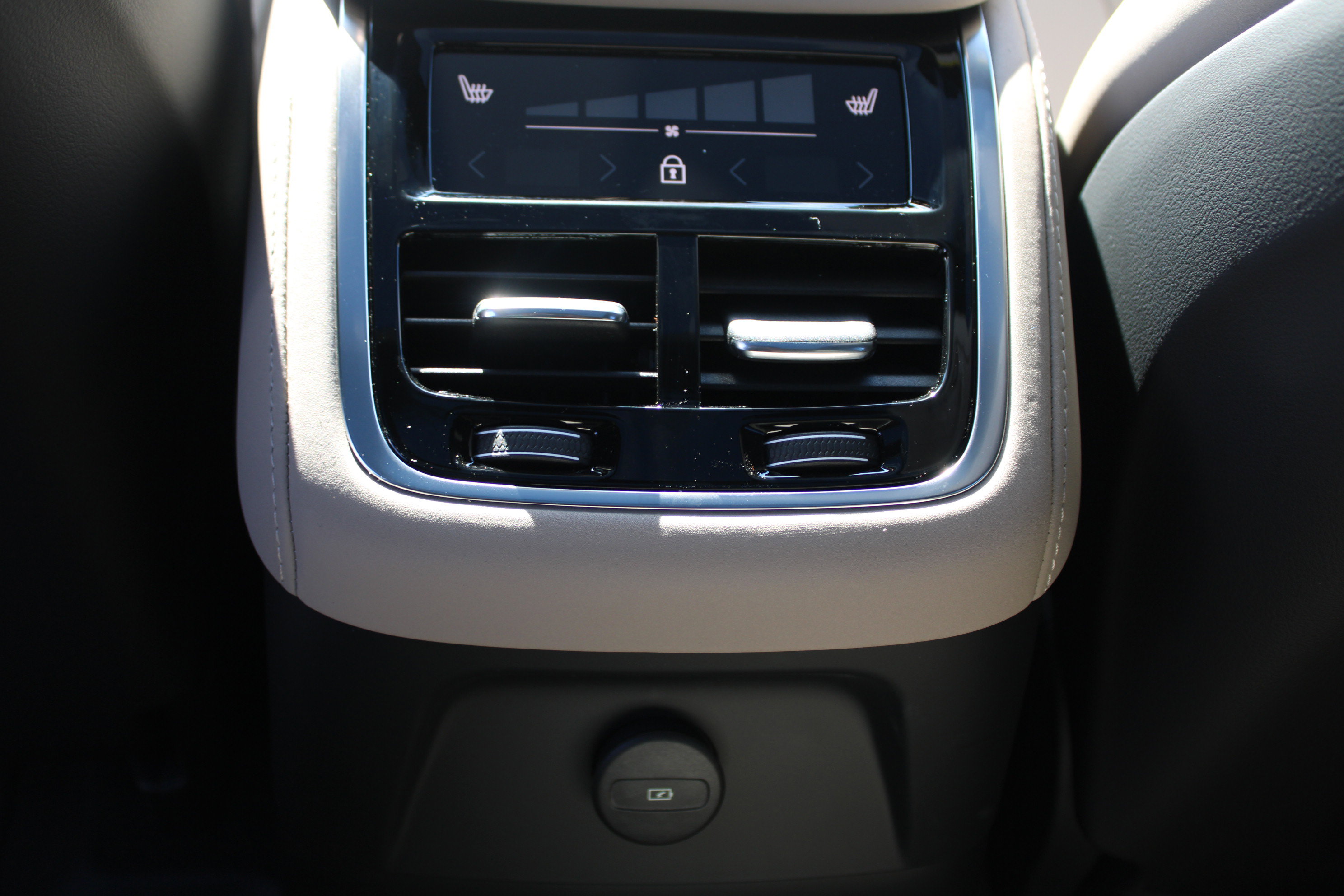 New 2026 Volvo XC90 T8 Plus w/ Protection Package Premier AWD/4WD image 41