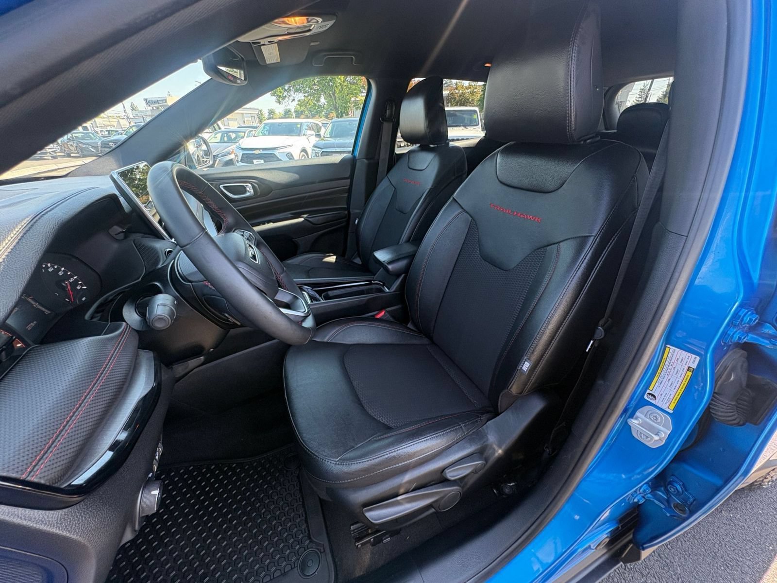 Used 2025 Jeep Compass Trailhawk AWD/4WD image 34