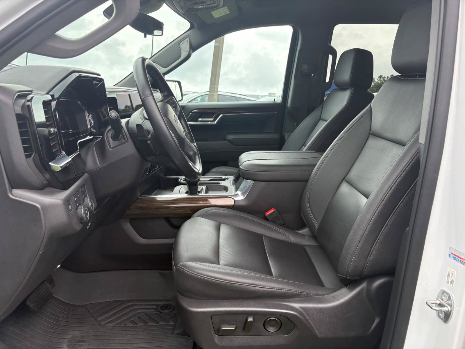 Used 2024 Chevrolet Silverado 1500 LT Trail Boss w/ Convenience Package II AWD/4WD image 17