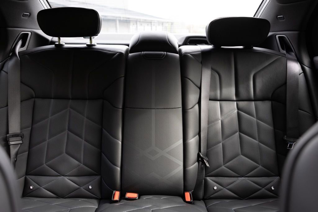 Used 2024 BMW 760i xDrive w/ Premium Package 2 image 7