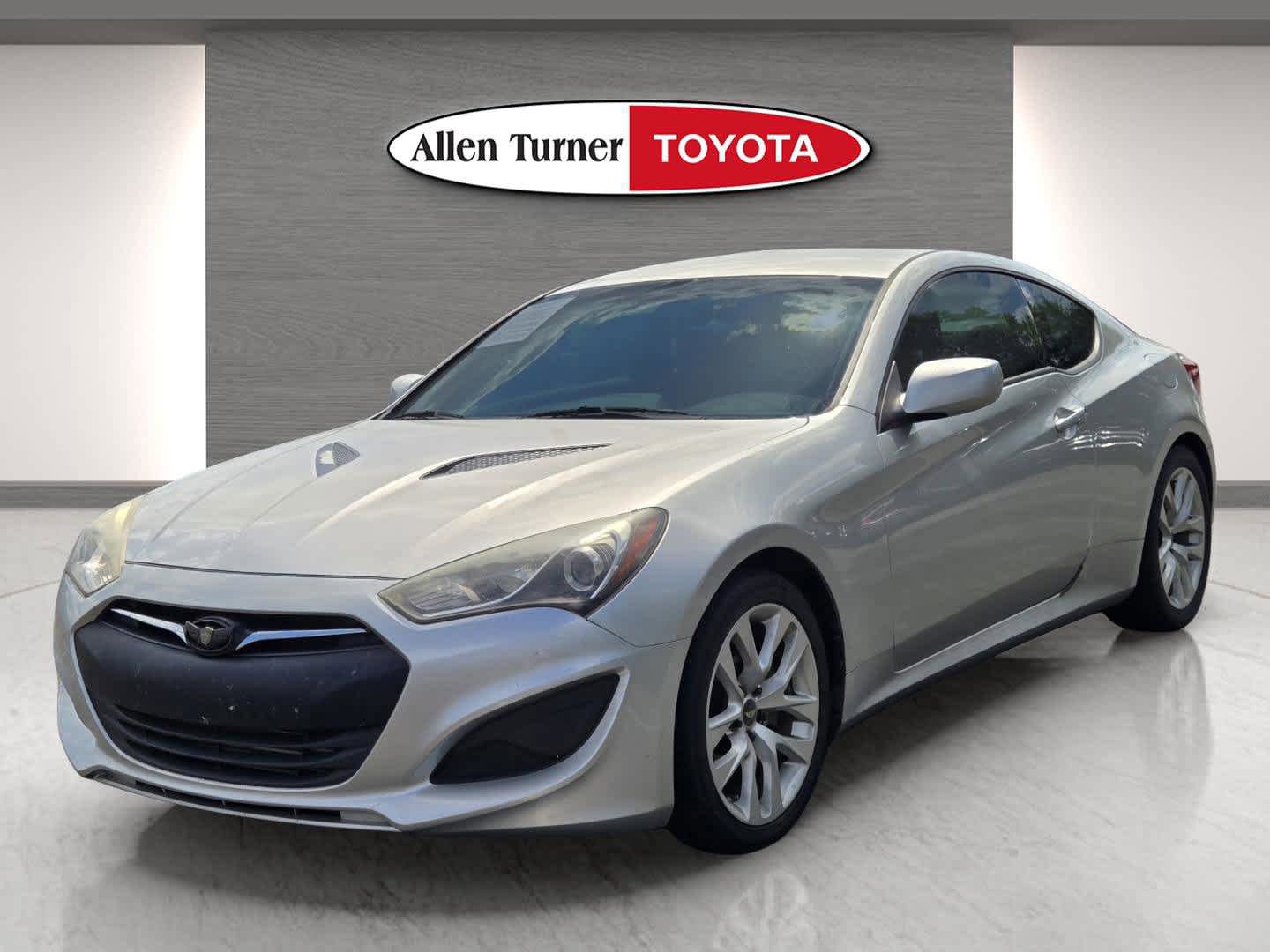Used 2013 Hyundai Genesis 2.0T RWD image 3
