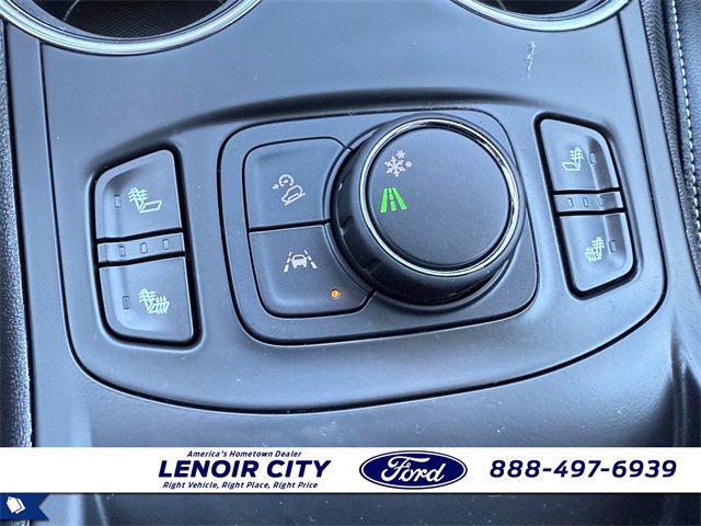 Used 2024 GMC Terrain SLT image 25