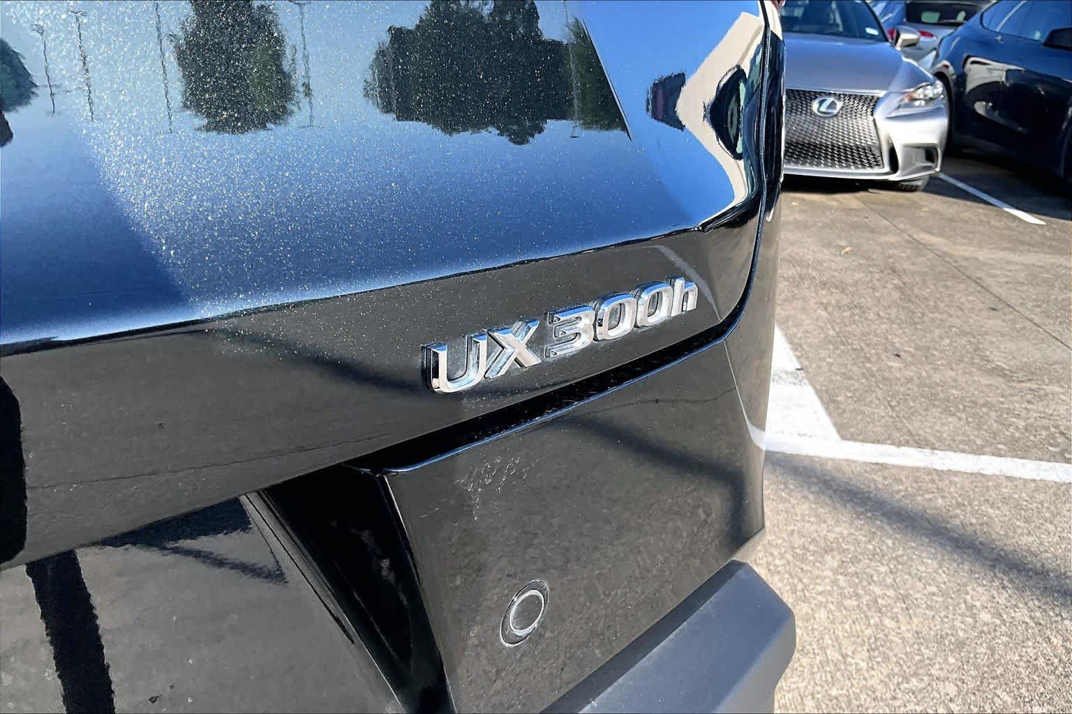 Certified 2025 Lexus UX 300h FWD w/ Accessory Package (Z1) image 28