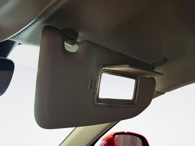 Used 2020 Volvo XC40 T4 Momentum image 33