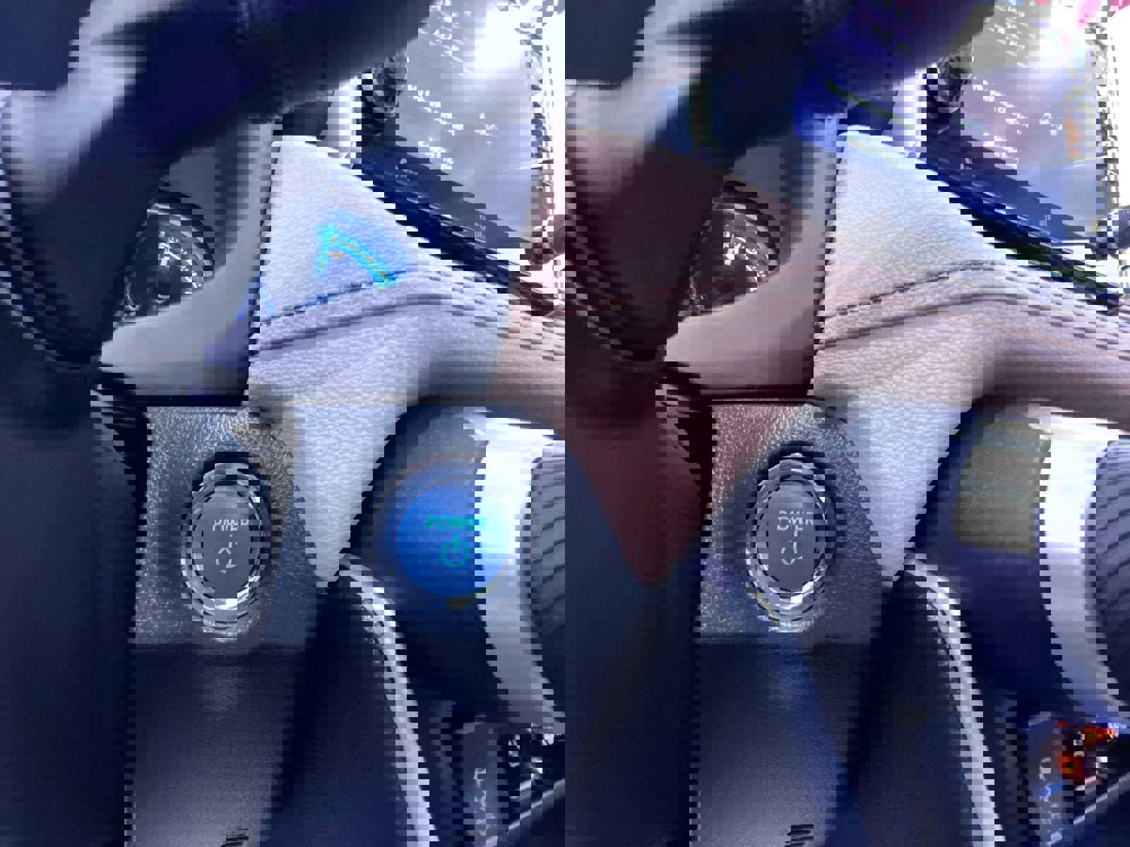 Used 2022 Toyota RAV4 Limited image 17