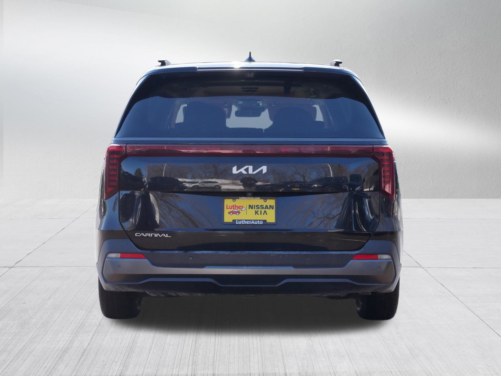 Used 2025 Kia Carnival SX Prestige image 6