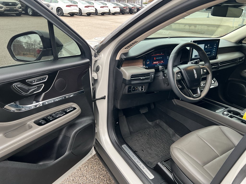 Used 2023 Lincoln Corsair Reserve w/ Equipment Group 201A image 10