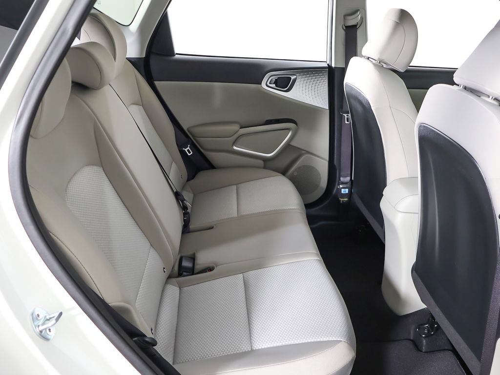 Certified 2023 Kia Soul LX w/ LX Technology Package FWD image 32