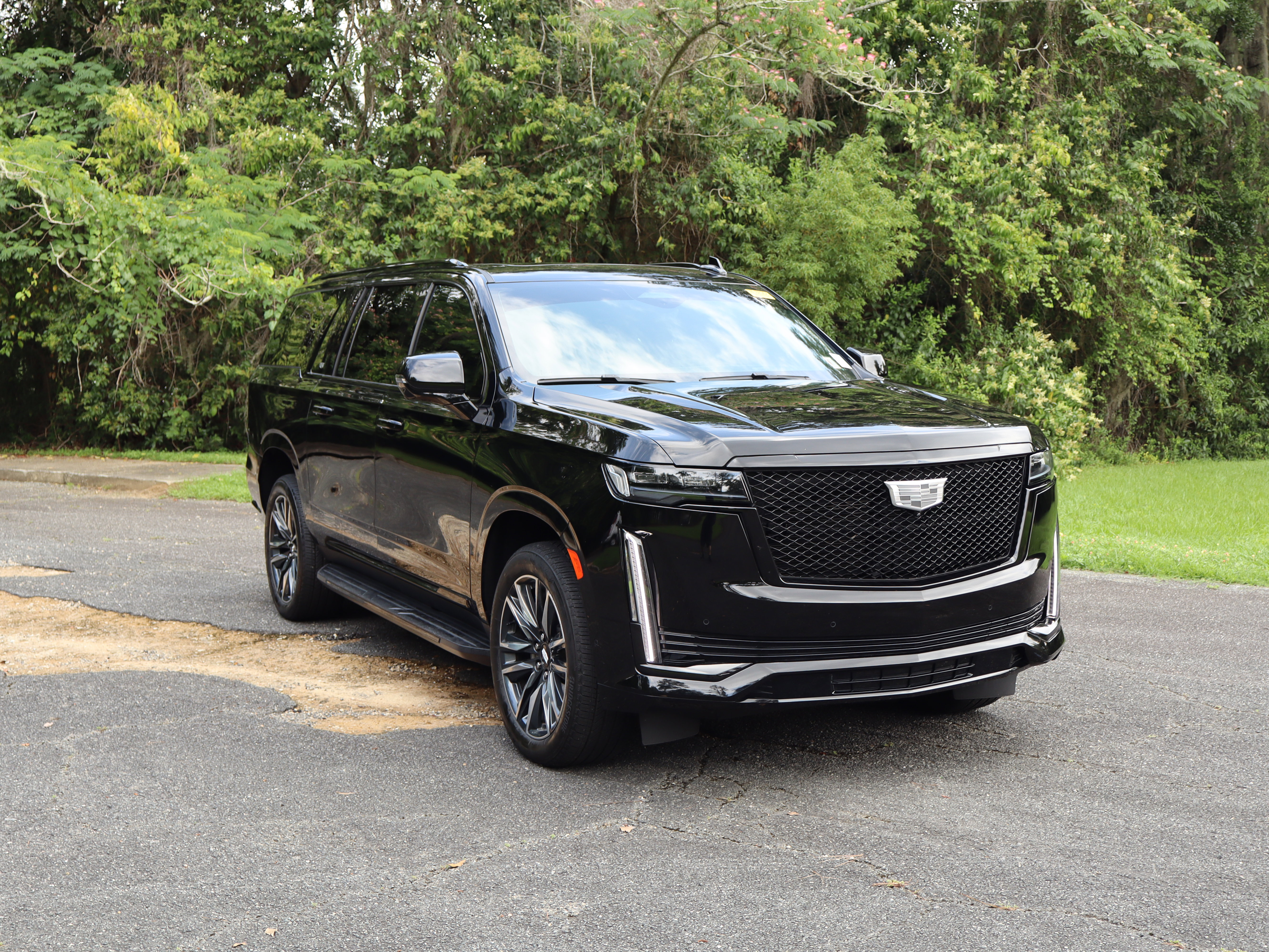 Used 2024 Cadillac Escalade ESV Sport AWD/4WD image 9