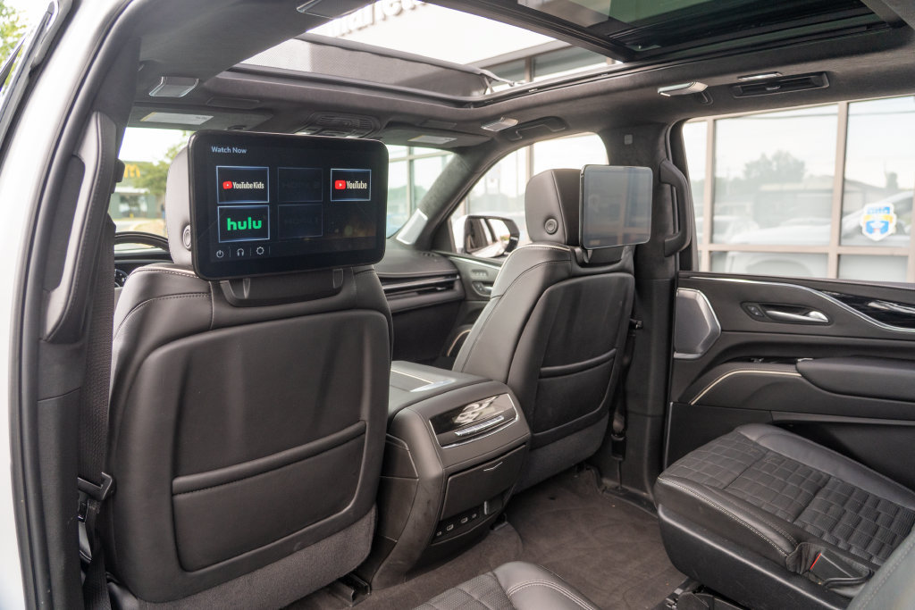 Used 2024 Cadillac Escalade ESV V w/ LPO, ONYX Package AWD/4WD image 16