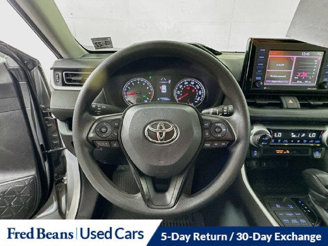 Used 2022 Toyota RAV4 XLE AWD/4WD image 16