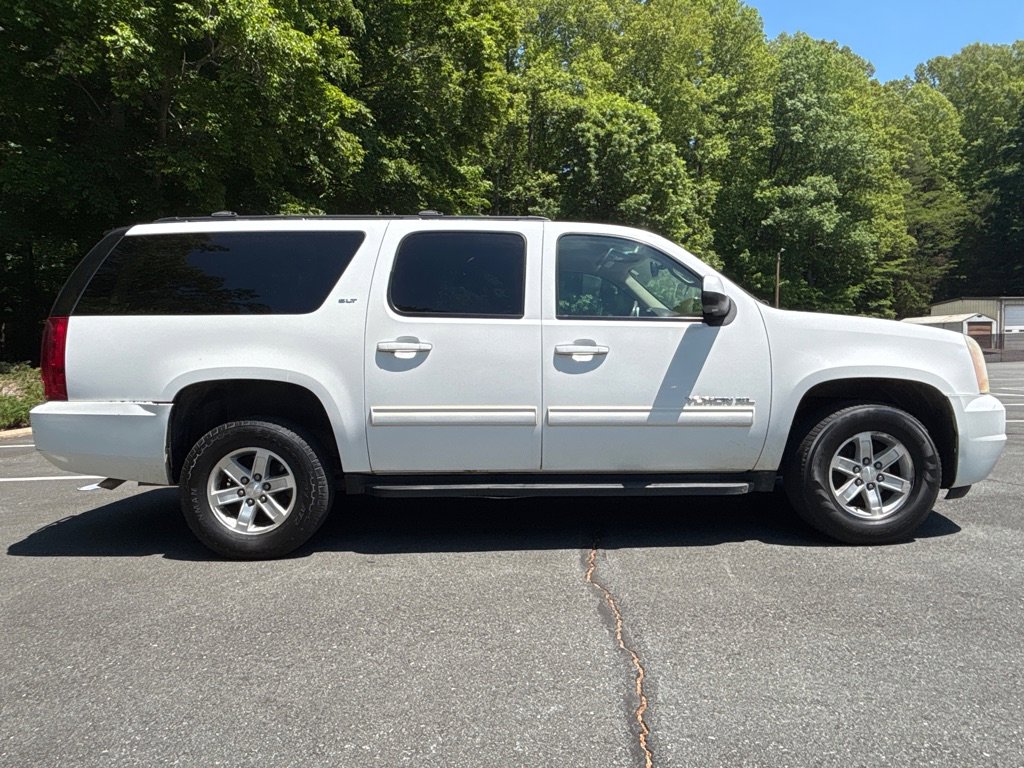 Used 2011 GMC Yukon XL SLT w/ SLT-2 Equipment Package AWD/4WD image 5