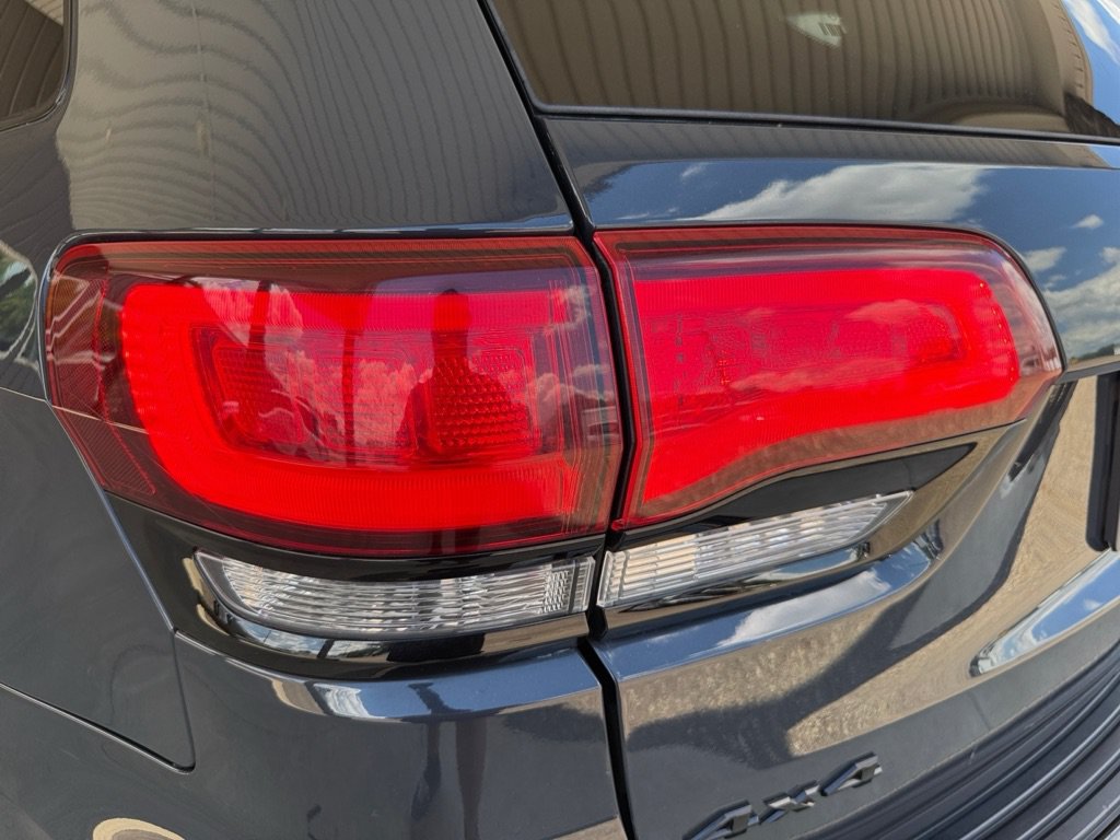 Used 2018 Jeep Grand Cherokee Laredo AWD/4WD image 39