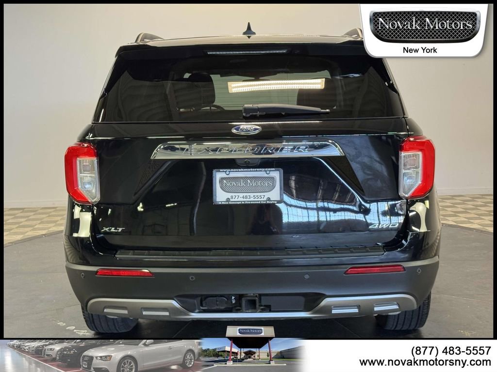 Used 2022 Ford Explorer XLT w/ Equipment Group 202A image 9