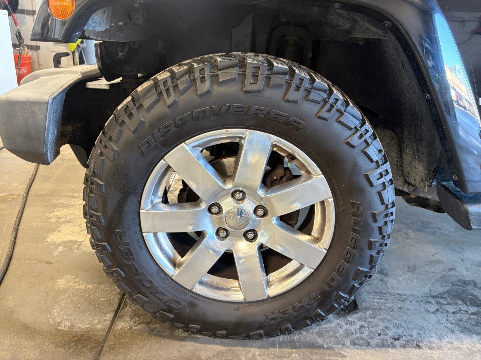 Used 2016 Jeep Wrangler Unlimited Sahara w/ Connectivity Group AWD/4WD image 31