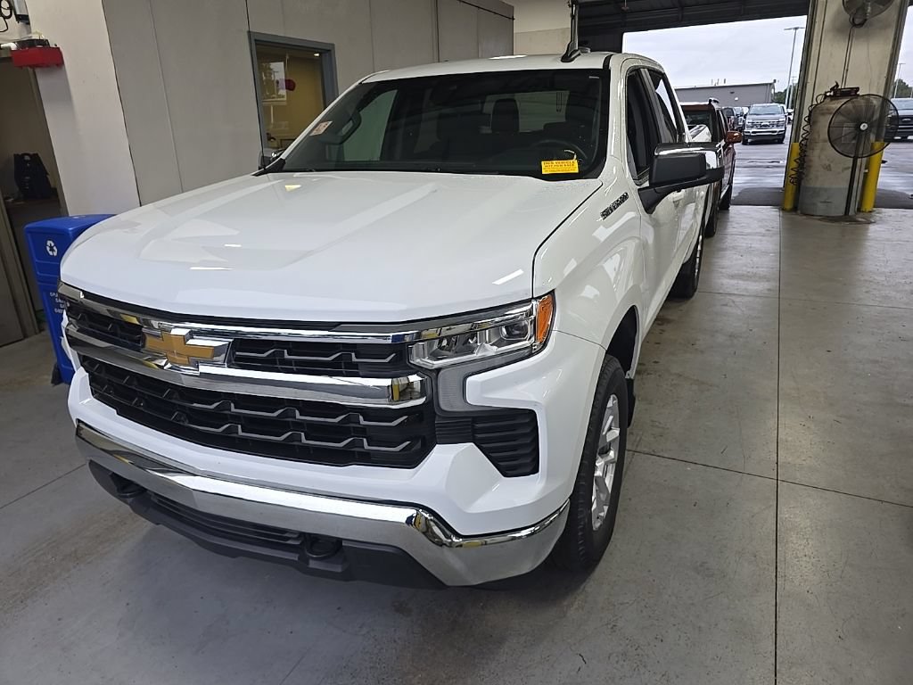 Used 2023 Chevrolet Silverado 1500 LT AWD/4WD image 2