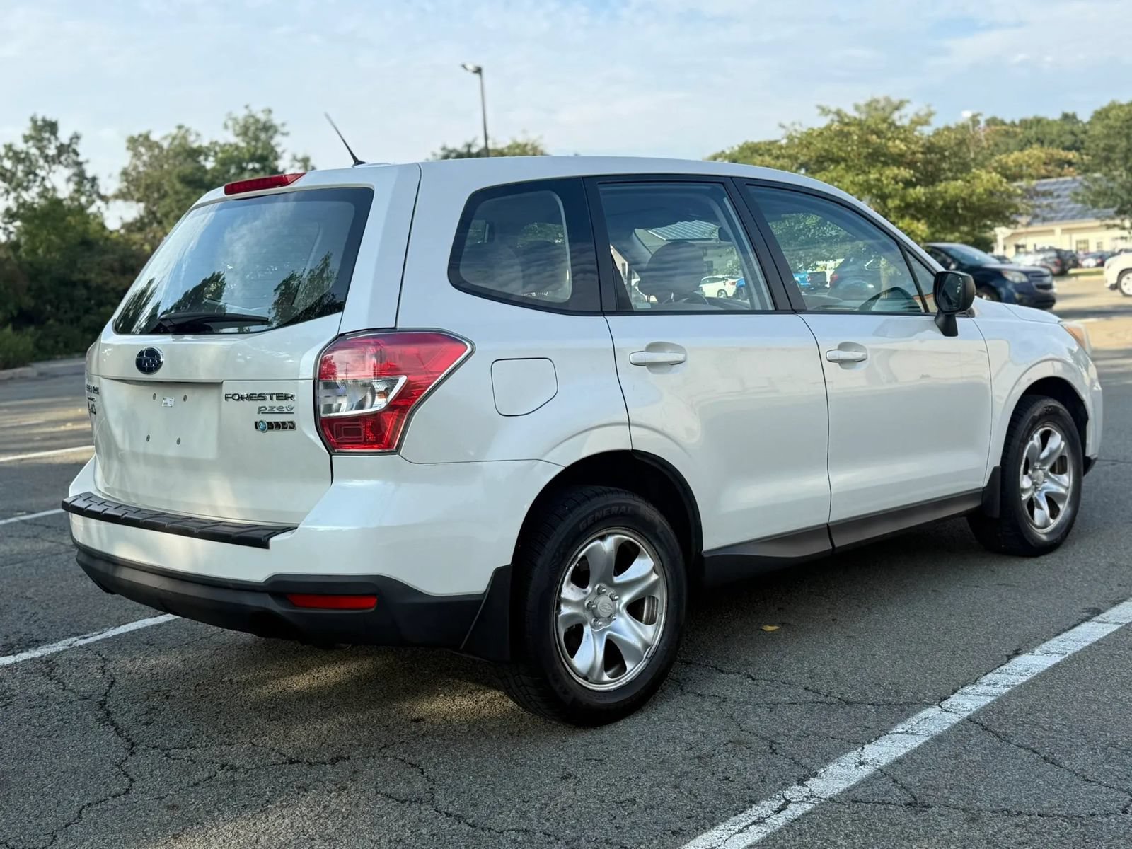 Used 2014 Subaru Forester 2.5i AWD/4WD image 5