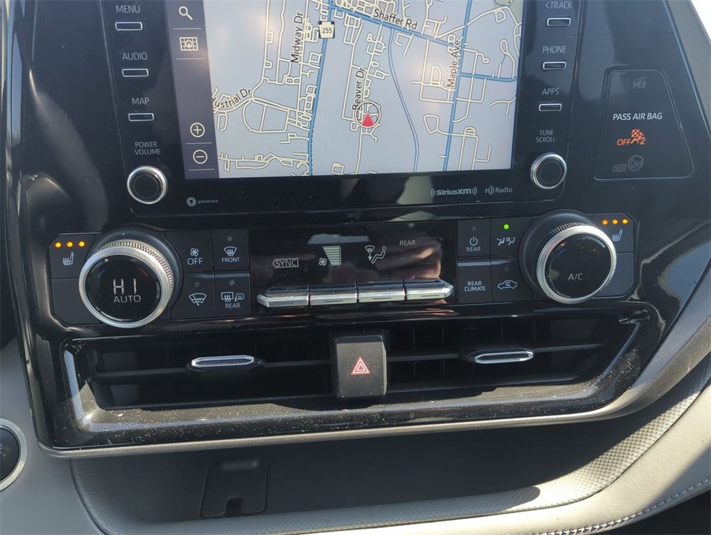 Used 2021 Toyota Highlander XLE image 26