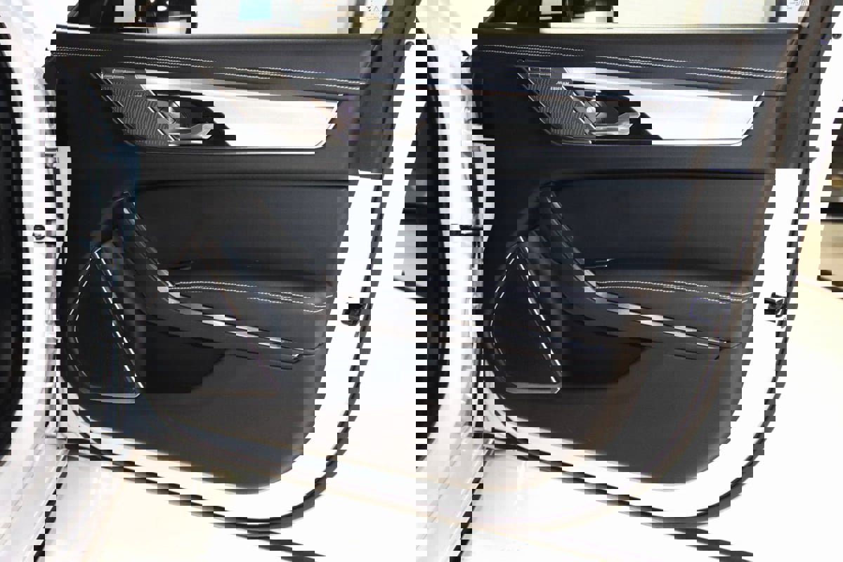 Used 2021 Jaguar XF R-Dynamic SE image 56