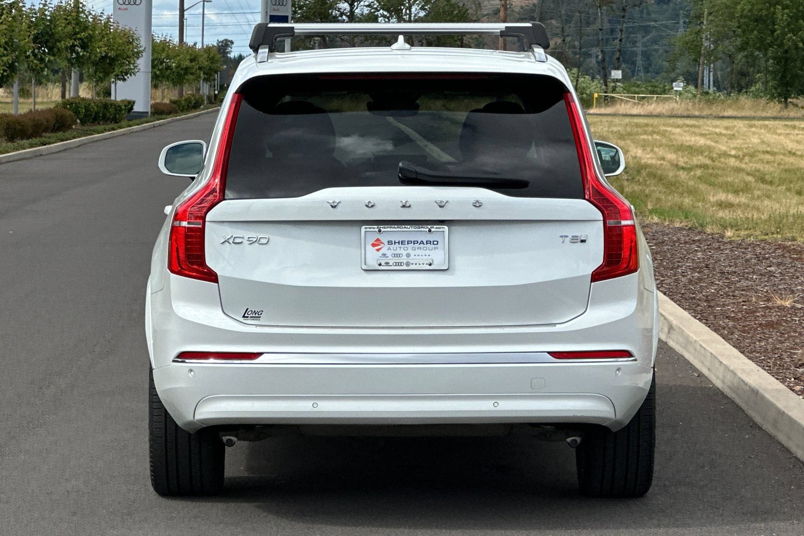 Used 2025 Volvo XC90 T8 Ultra w/ Protection Package Premier AWD/4WD image 4
