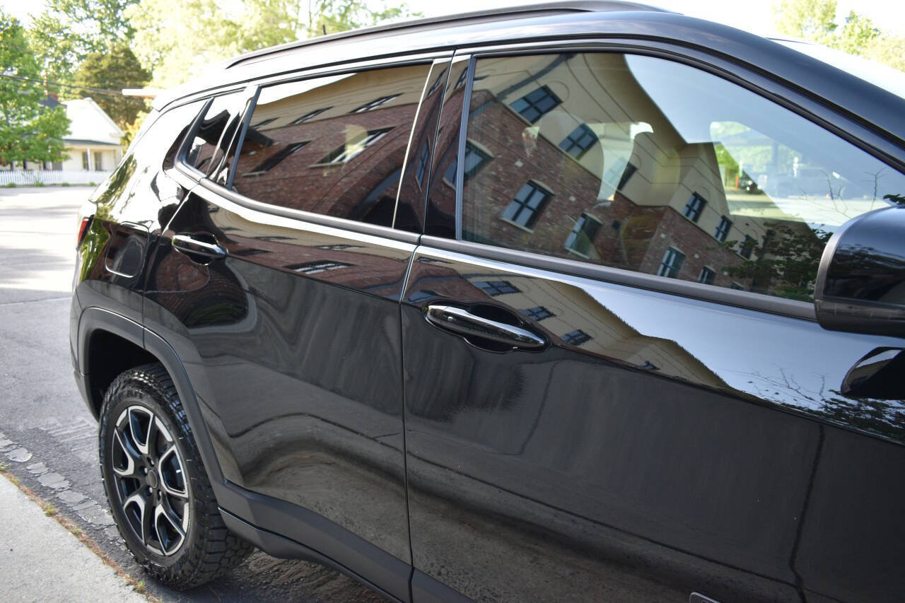 Used 2025 Jeep Compass Trailhawk w/ Sun & Sound Group AWD/4WD image 37