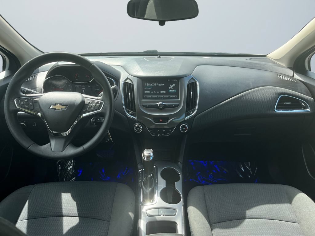 Used 2017 Chevrolet Cruze LT FWD image 10