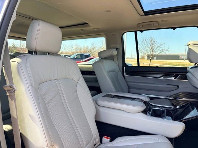 Used 2022 Jeep Grand Wagoneer Series I image 38