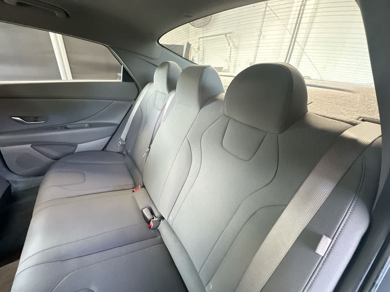 Used 2025 Hyundai Elantra SE FWD image 22