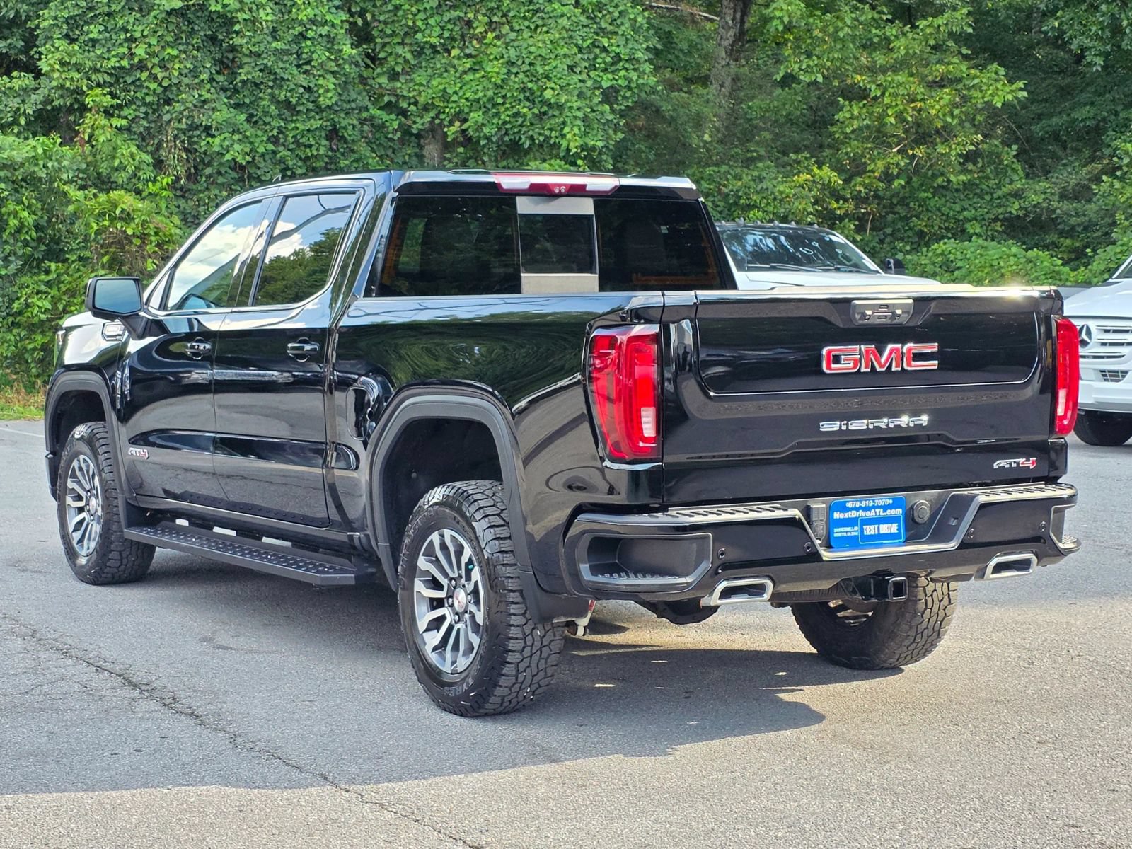 Used 2023 GMC Sierra 1500 AT4 w/ Technology Package AWD/4WD image 5