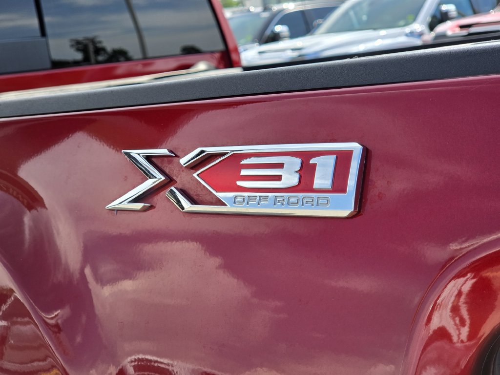 Used 2025 GMC Sierra 2500 SLT w/ Texas SLT Premium Package AWD/4WD image 9