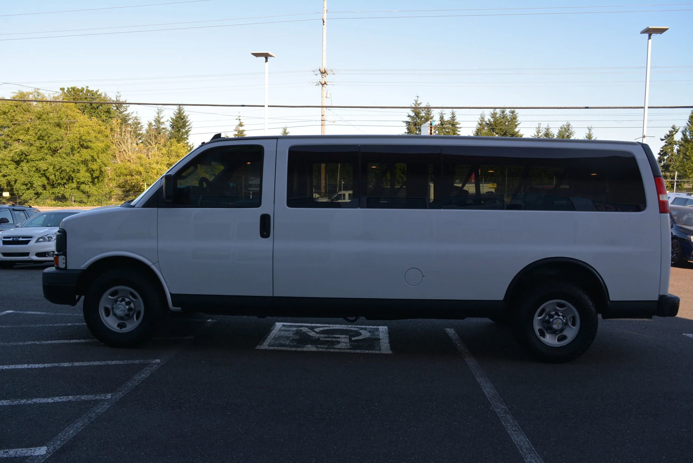 Used 2017 Chevrolet Express 3500 LS image 4