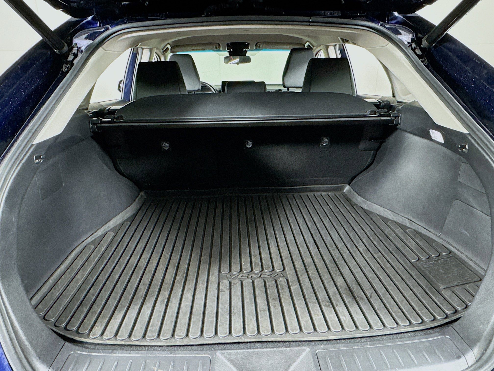 Certified 2021 Toyota Venza LE AWD/4WD image 19