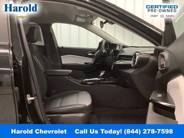 Certified 2025 Chevrolet Trax LT w/ LT Convenience Package image 11