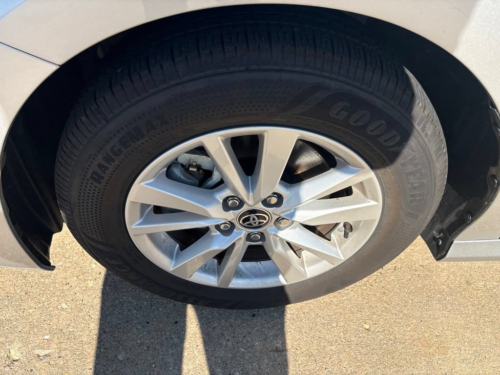 Used 2026 Toyota Camry LE FWD image 10