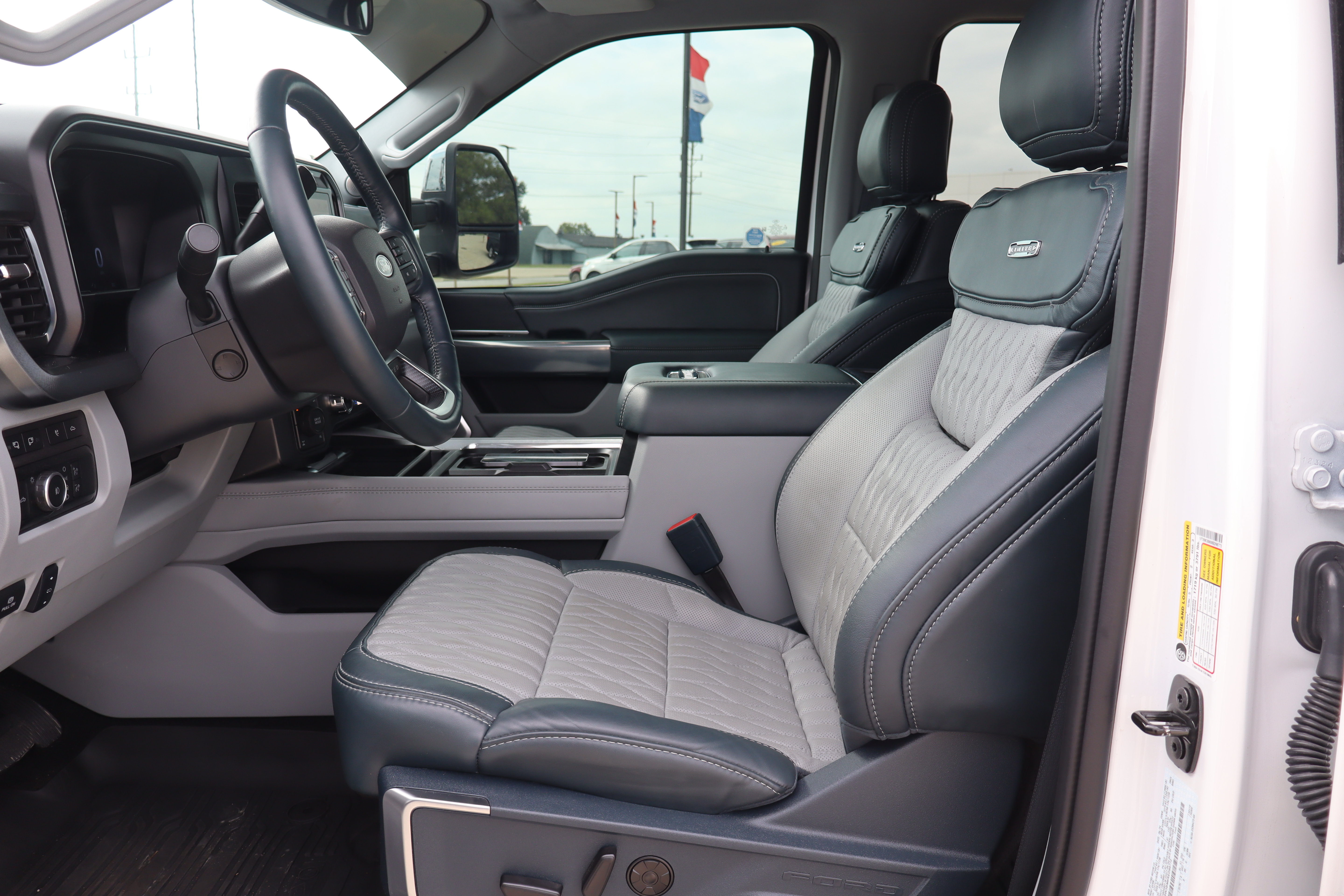 Used 2024 Ford F350 Limited w/ FX4 Off-Road Package AWD/4WD image 9