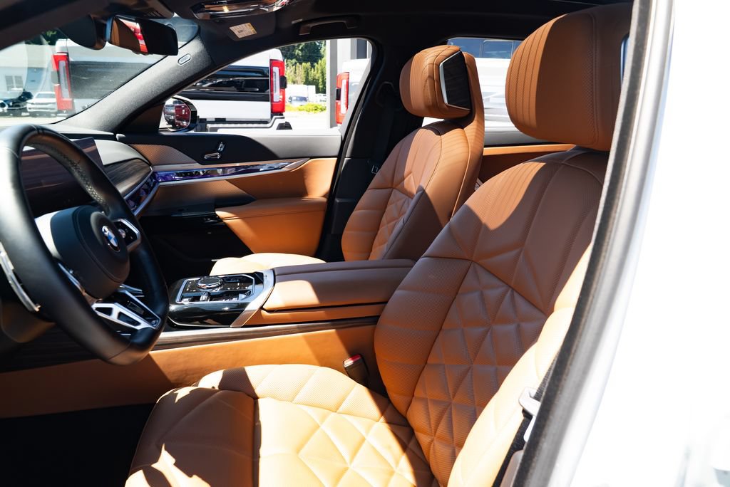 Used 2025 BMW 740i xDrive w/ Premium Package AWD/4WD image 20