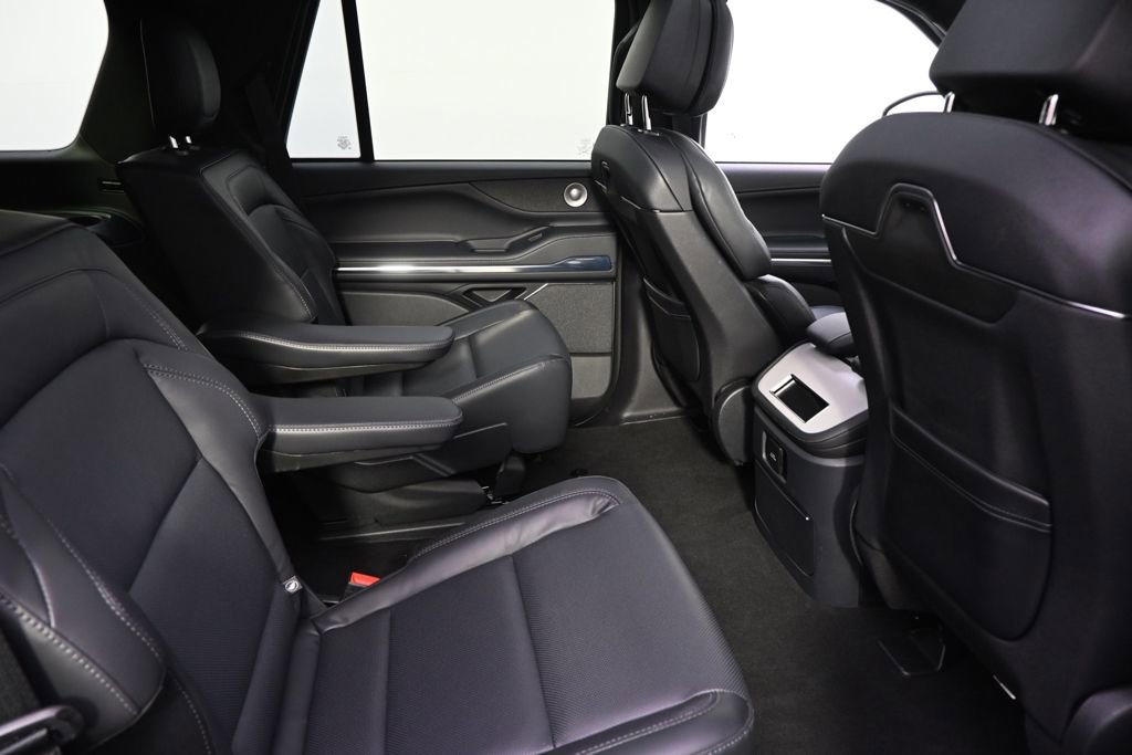 New 2026 Lincoln Navigator Reserve w/ Jet Appearance Package image 18