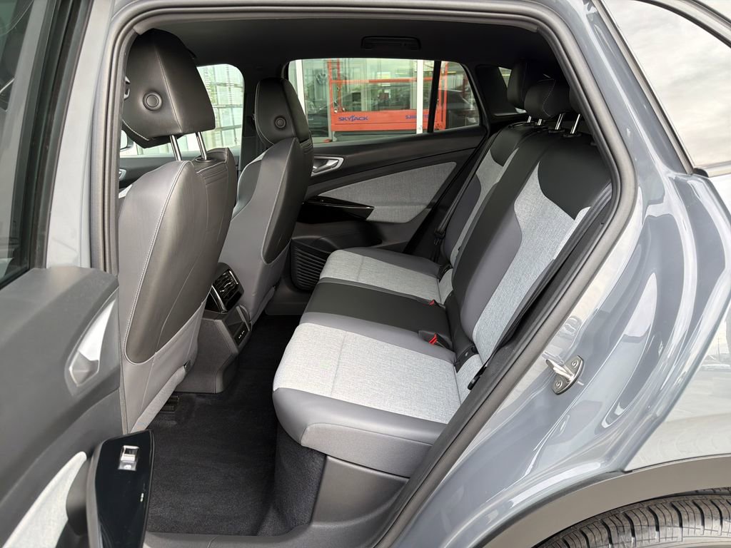 Used 2023 Volkswagen ID.4 Pro image 14