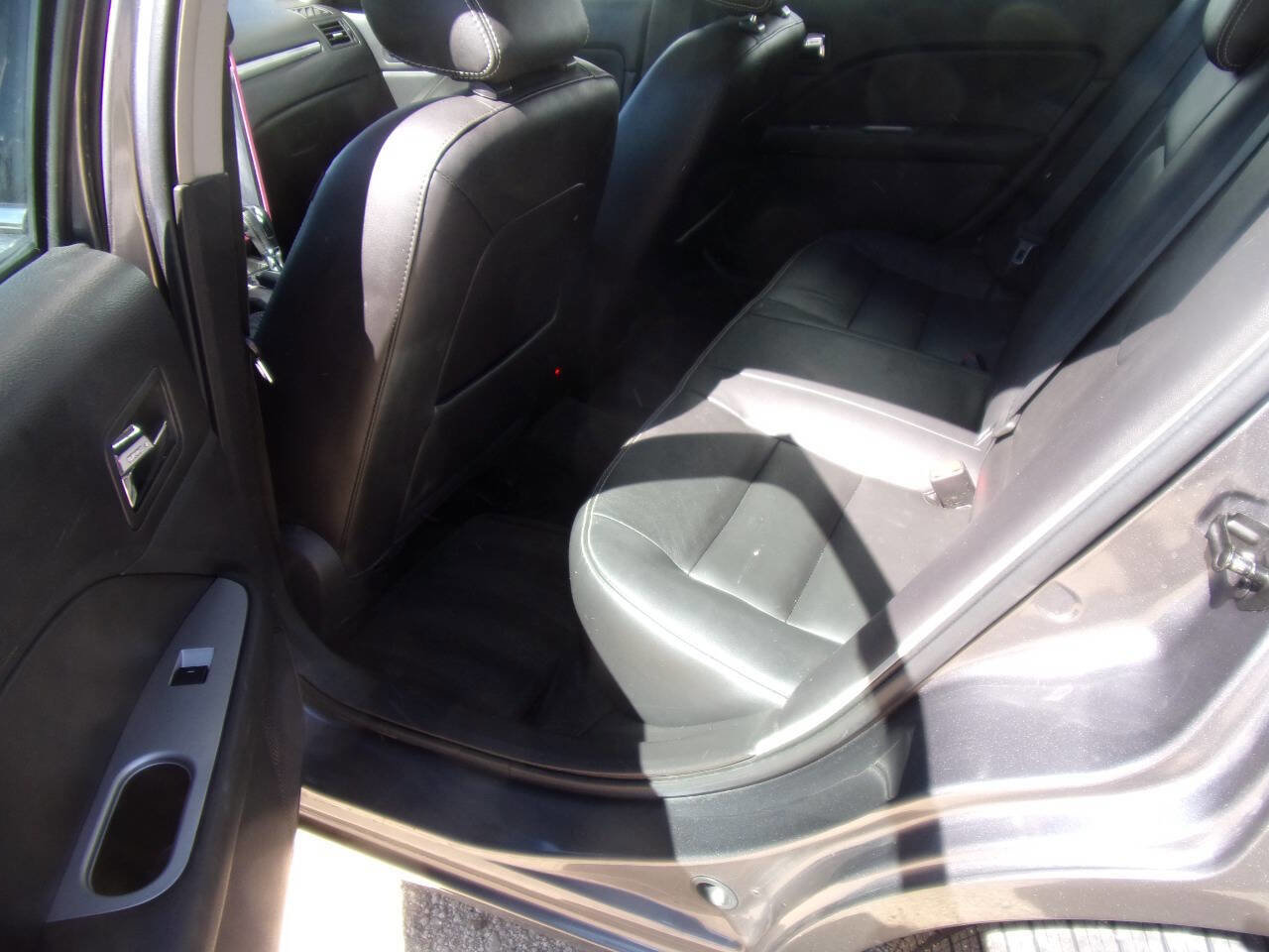 Used 2011 Ford Fusion SEL FWD image 3