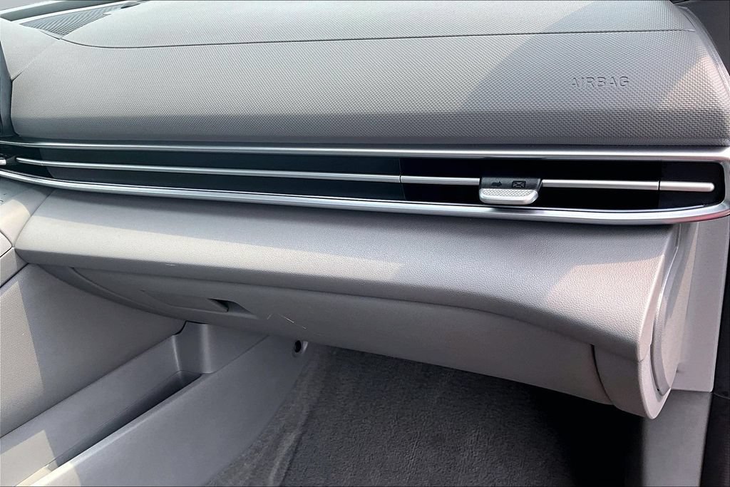 Used 2025 Hyundai Elantra SEL FWD image 15