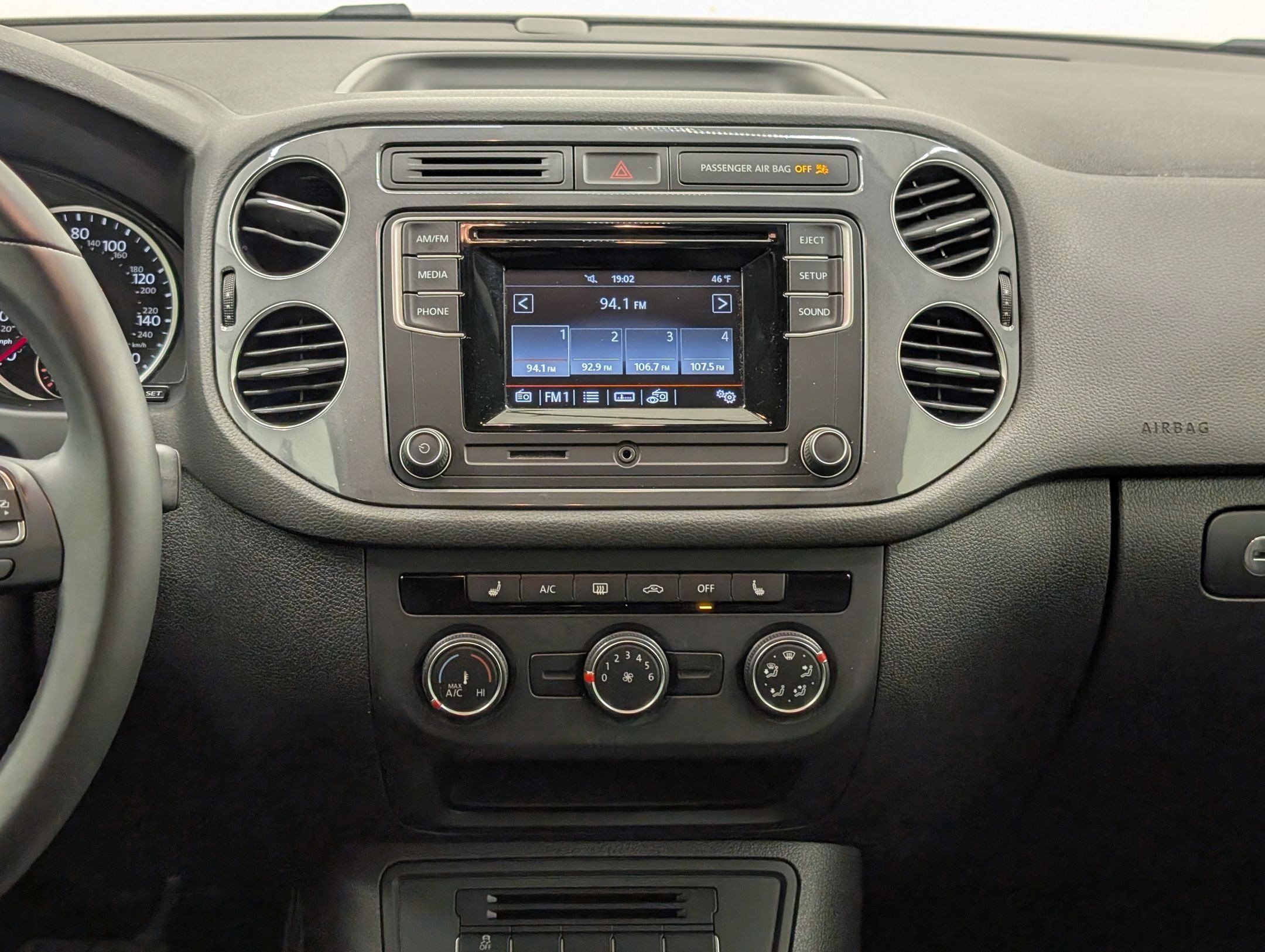 Used 2016 Volkswagen Tiguan S image 23