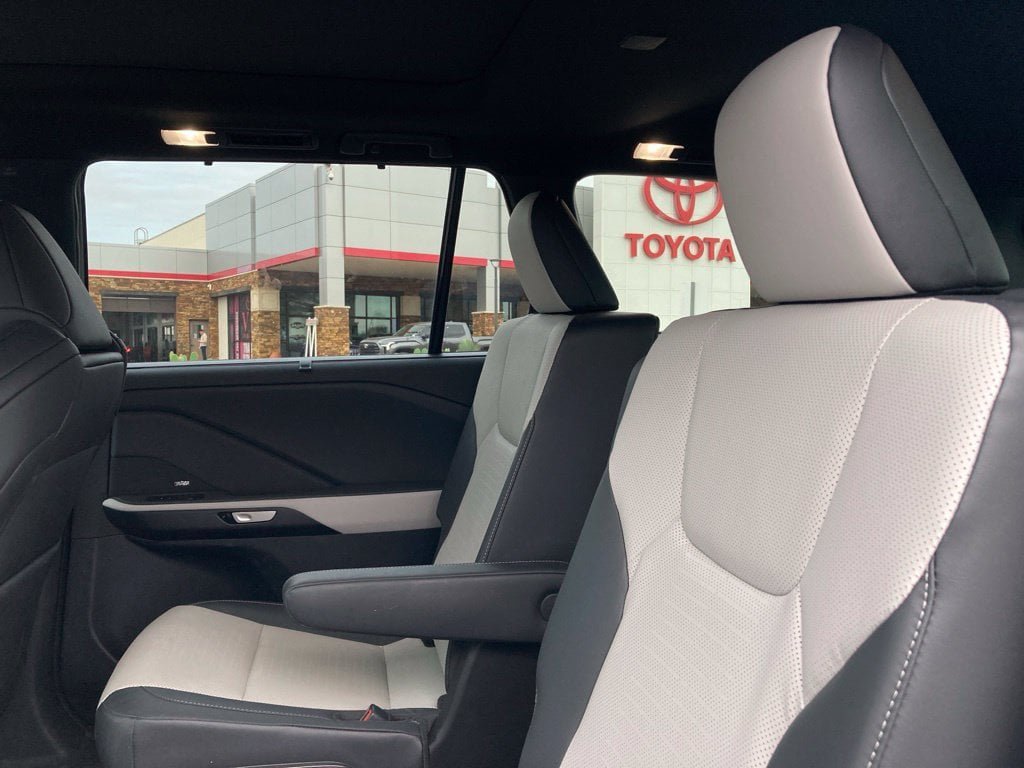 Used 2026 Lexus TX 350 AWD w/ Technology Package image 11