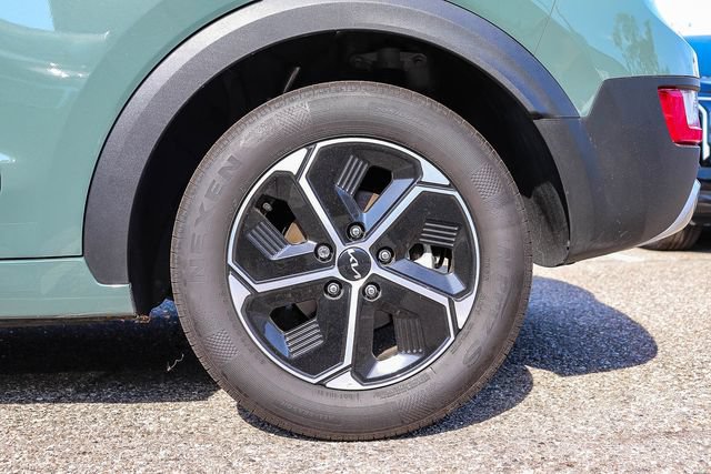 Certified 2025 Kia Niro EX FWD image 11
