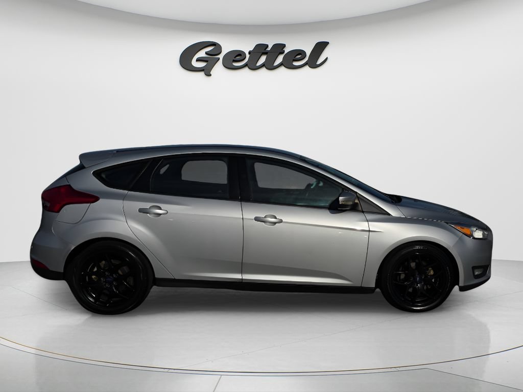 Used 2016 Ford Focus SE w/ Equipment Group 201A FWD image 4