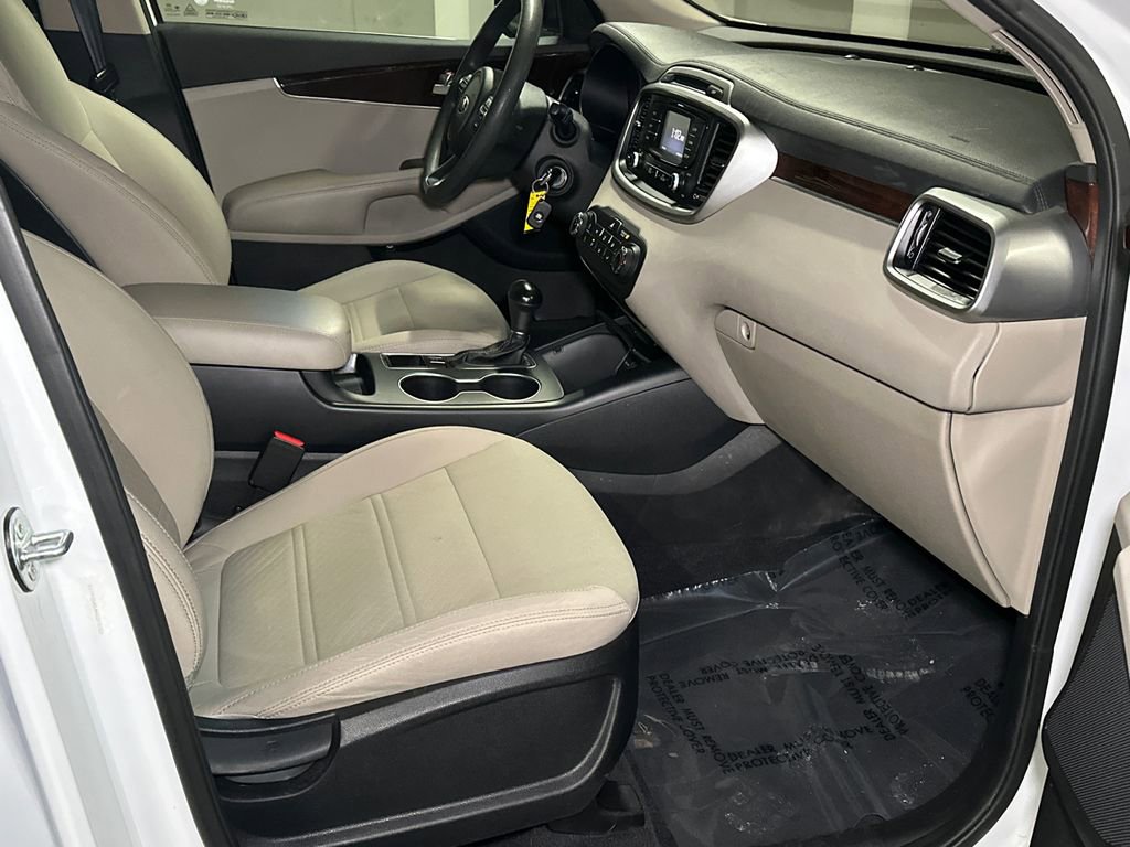Used 2017 Kia Sorento LX image 9