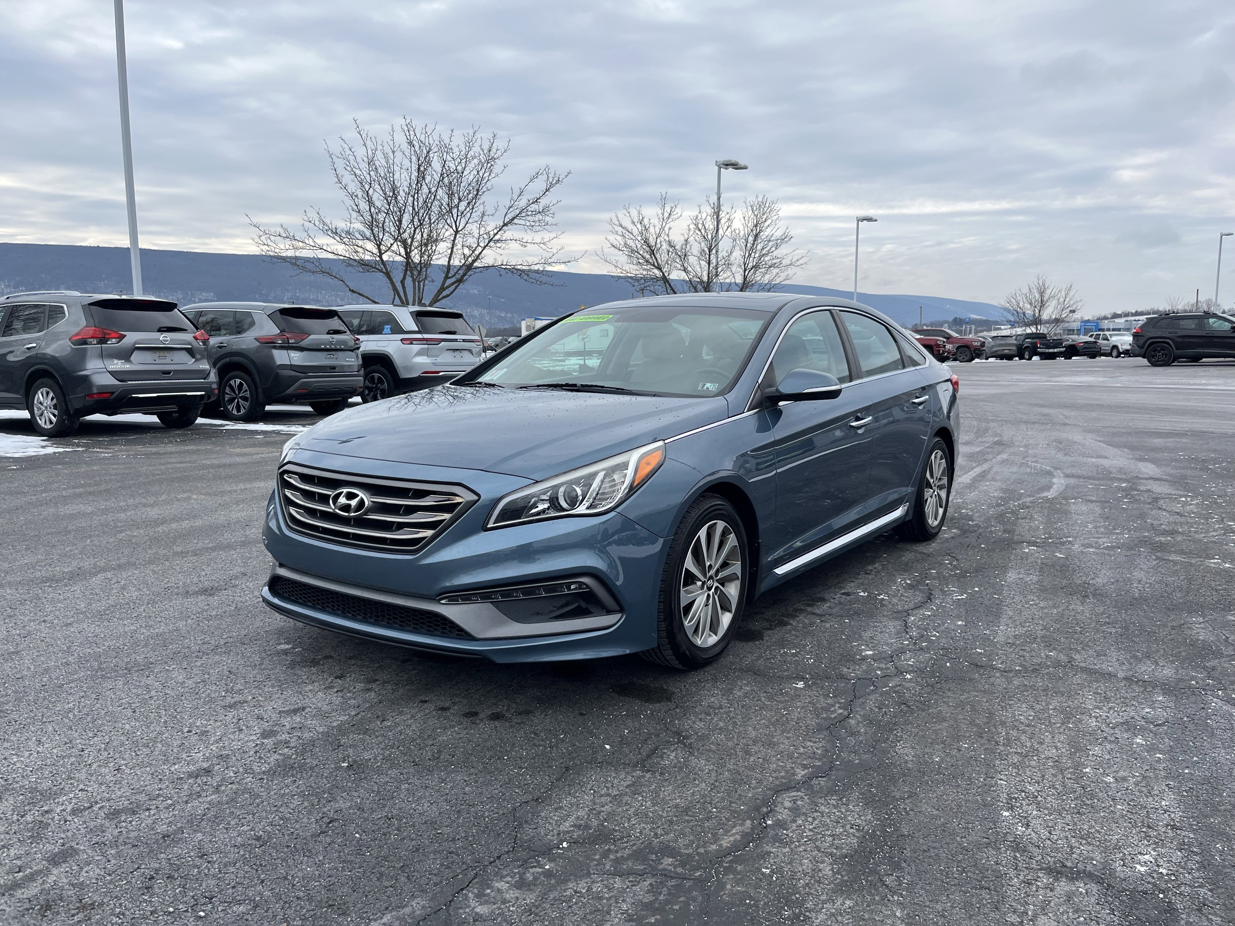 Used 2017 Hyundai Sonata Sport w/ Value Edition Package 02 image 8